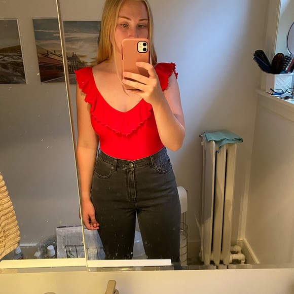 Aritzia Wilfred red ruffle sleeve bodysuit - Picture 4 of 4